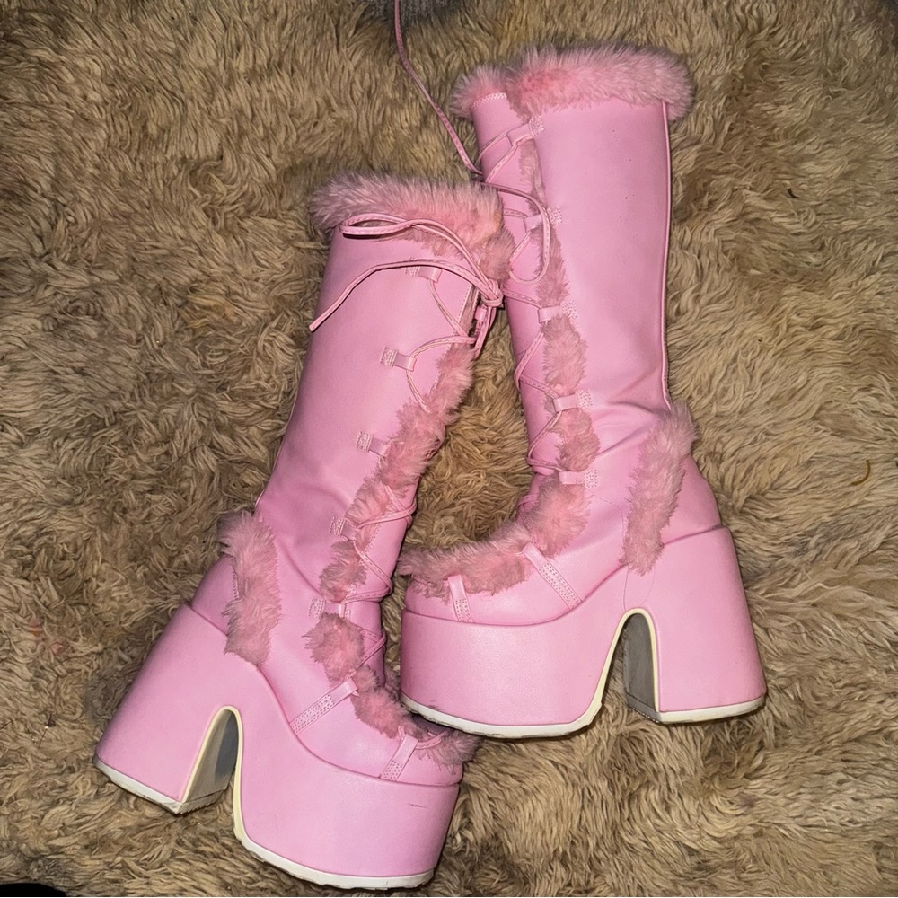 Stylish Pink Fur-Lined Women's Boots